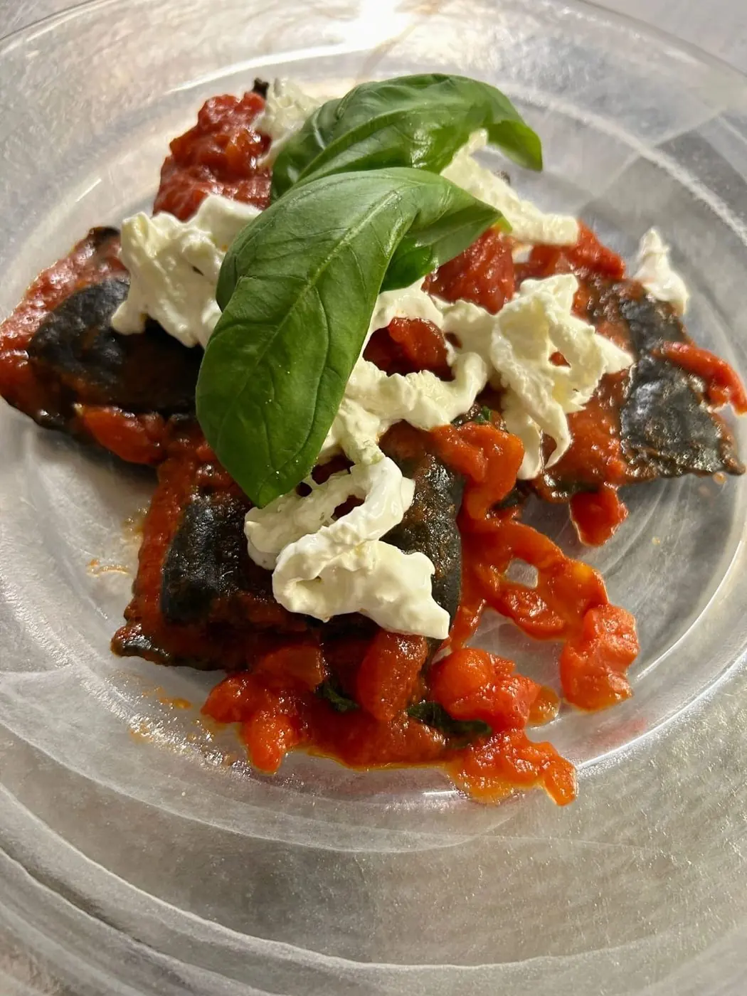 Ravioli al nero di seppia ripieni di pesce spada
